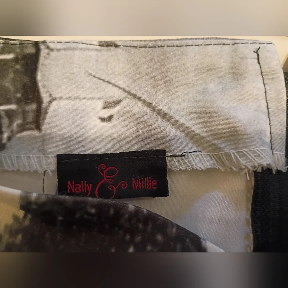 Nally & Millie Women's Black and White Straight Leg Pants Sz 27 Small‎